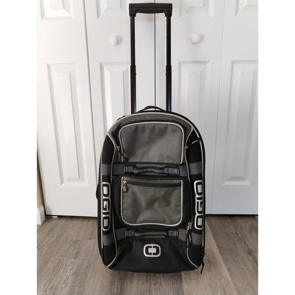 OGIO Layover Rolling Carry-On Bag FANTASTIC CONDITION - Picture 1 of 10